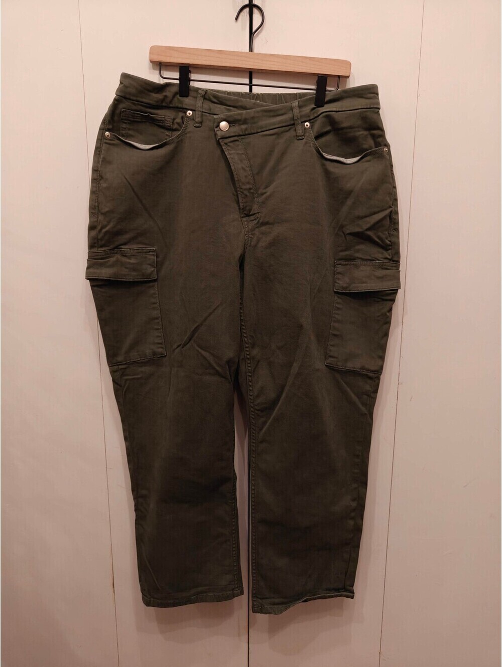 Good American Pants | Olive Green Cargo | Elastic Waistband | Size 16